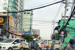 Đường phố Sài Gòn đông đúc dù ca F0 cộng đồng tăng cao
