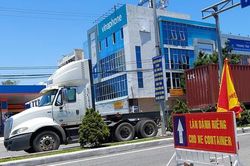 Đà Nẵng 'bất động', luồng xanh vẫn sôi động