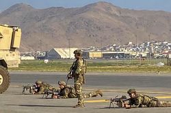 Binh sỹ Mỹ tiêu diệt 2 đối tượng có vũ trang ở sân bay Kabul