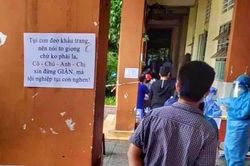 Dòng nhắn nhủ 'dễ thương xỉu' của các tình nguyện viên tại điểm tiêm vaccine: Ai mà giận cho nổi đây?