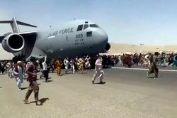 Mỹ điều tra vụ thi thể người Afghanistan kẹt trong khoang bánh máy bay