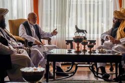 Cựu tổng thống Afghanistan gặp chỉ huy Taliban