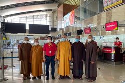Giáo hội Phật giáo tiễn đoàn sư tăng đầu tiên tình nguyện vào Nam chống dịch
