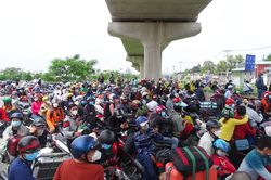 Về quê hay ở lại ?