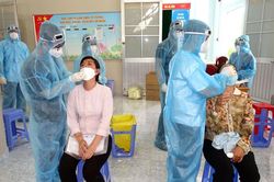 TP Hồ Chí Minh tăng cường xét nghiệm thu hẹp 'vùng đỏ', 'vùng cam'