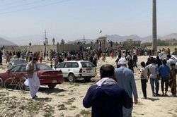 Taliban bị nghi đánh đập người tìm đường đến sân bay Kabul