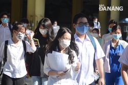 Tìm nguồn tài trợ cho học sinh, sinh viên có hoàn cảnh khó khăn tham gia BHYT