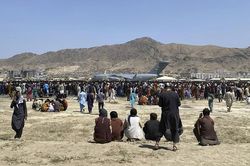 Lầu Năm Góc lên tiếng về những phát súng ở sân bay Kabul