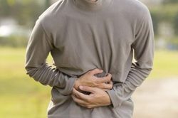 Người đàn ông nhập viện vì tự chữa xơ gan