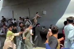 Taliban cảnh báo người dân nhanh chóng rời khỏi sân bay Kabul