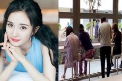 Dương Mịch gặp sự cố bất ngờ khi đi dạo phố