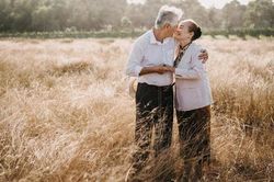 75 tuổi dẫn 'vợ sắp cưới' về chào con cháu