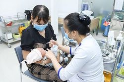 Có nên trì hoãn tiêm chủng cho trẻ trong đợt dịch Covid-19?