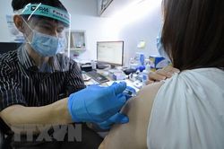 Singapore nới lỏng hạn chế, tiếp tục duy trì quy định đeo khẩu trang