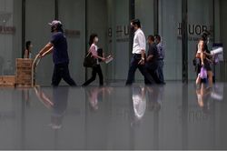 Singapore mở cửa biên giới, Malaysia nới lỏng hạn chế Covid-19