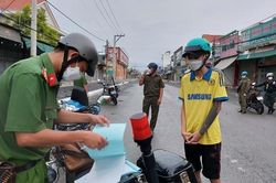 Lập rào chắn, tăng cường lực lượng siết chặt 'vùng đỏ' ở Bình Dương