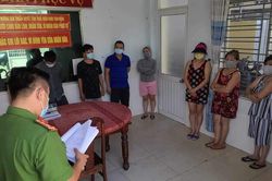 Tụ tập đánh bạc khi đang giãn cách