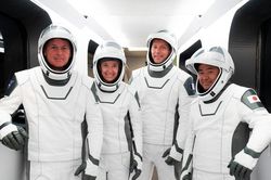 Elon Musk cùng NASA sản xuất bộ đồ vũ trụ thế hệ mới