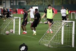 Bài tập với 4 khung thành của Man United