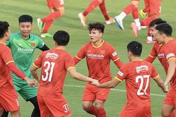Bóng đá Việt Nam hôm nay: Quang Hải tập trở lại. VFF chốt dừng V-League 2021