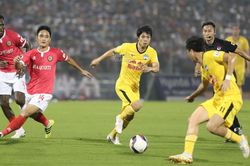 Cầu thủ nói gì khi V League và giải hạng Nhất 2021 chính thức bị dừng?