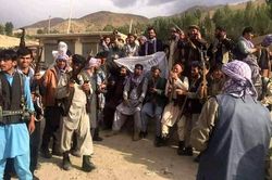 Phe chống Taliban tái chiếm một tỉnh, các cường quốc chật vật sơ tán người khỏi Kabul
