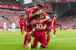 Liverpool dạo chơi ở Anfield, tạm dẫn đầu Ngoại hạng Anh