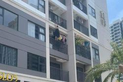 Hà Nội: Mâu thuẫn khi uống bia, vợ nhảy từ tầng 4 xuống, may mắn được chồng túm tay lại
