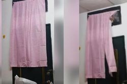 Cứ nửa đêm là chó sủa dữ dội, cặp đôi ở trọ phát hiện điều đáng sợ nơi cửa sổ