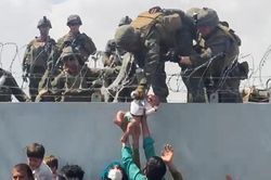 Những khoảnh khắc ít người biết giữa hỗn loạn ở Kabul
