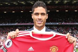 Chuyện tình Man United và Varane sang chương mới