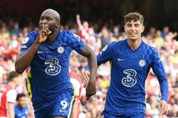 Lukaku tỏa sáng giúp Chelsea đánh bại Arsenal