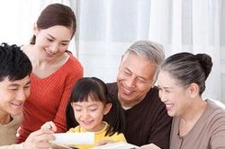 Hãy thương cha mẹ ngoài đời, không phải ở trên mạng ảo