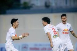 Xuân Trường động viên Minh Vương: 'Sẽ chẳng có gì quật ngã được chúng ta'