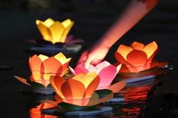 Mùa Vu Lan xa nhà, nghĩ nhiều hơn về chuyện báo hiếu