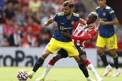 Man United san bằng kỷ lục của Arsenal trong ngày bị Southampton cầm hòa