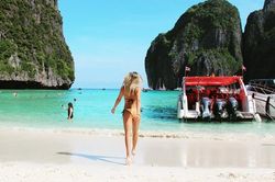 Du khách rời khỏi Phuket