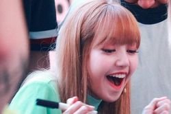 Lisa Blackpink chính thức quảng bá solo: Sao mờ mịt vậy?