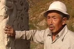 Đội khảo cổ khảo sát 2 lần không tìm ra lối vào mộ cổ, ông lão trong làng thản nhiên nói một câu khiến chuyên gia vỡ òa!