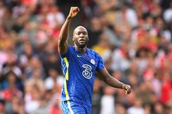 Đội hình tiêu biểu vòng 2 Premier League: Vinh danh Lukaku