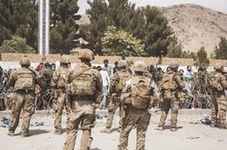 'Thà chết dưới đạn của Taliban còn hơn': Nhân viên bản xứ tại Đại sứ quán Mỹ cảm thấy bị phản bội