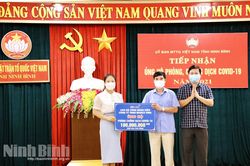 Ủy ban MTTQ Việt Nam tỉnh tiếp nhận ủng hộ phòng, chống dịch COVID-19