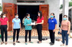 Bàn giao nhà Chữ thập đỏ tại huyện Phù Ninh