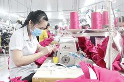 Gỡ khó để ngành dệt may trụ vững giữa 'bão dịch'
