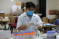 Gia đình 4 người tại Hà Nội dương tính với nCoV