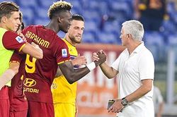 AS Roma: Mourinho tái xuất hoàn hảo