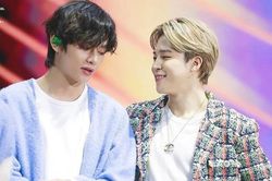 Gặp ác mộng, V BTS mò sang ngủ với Jimin mà bị đuổi phũ
