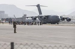 Ít nhất 20 người thiệt mạng, sân bay Kabul dừng hoạt động