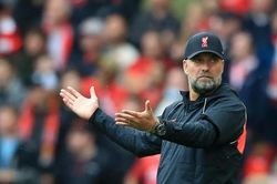 Chỉ mặt cầu thủ Burnley, HLV Liverpool làm đồng nghiệp chạm tự ái