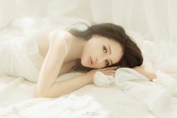 Đăng ảnh 'giường chiếu', Ngân 98 đốn tim fan với vẻ đẹp mong manh mê hoặc lòng người